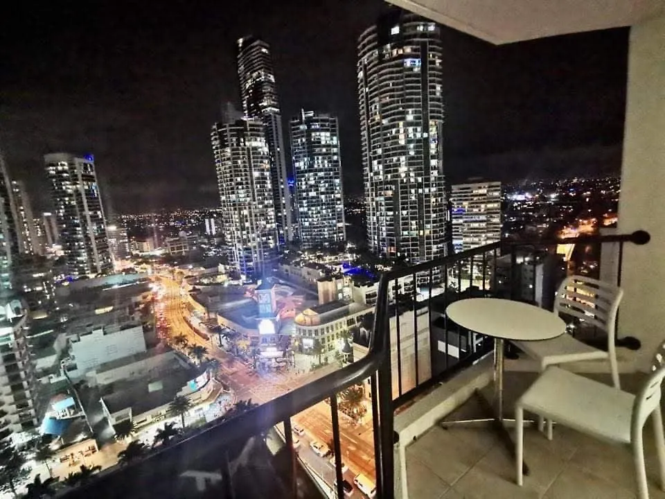 Inn Fab Studio In Heart Of Surfers Paradise! Free Wifi And Free Parking! Gold Coast Australia